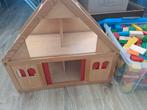 Houten poppenhuis inclusief doos vol met houten blokken, Ophalen, Zo goed als nieuw
