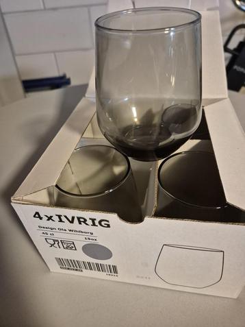 glazen ikea beschikbaar voor biedingen