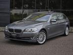 BMW 5-serie Touring 528xi High Executive|PANO|ACC|HEAD-UP, Automaat, 1780 kg, Gebruikt, Beige