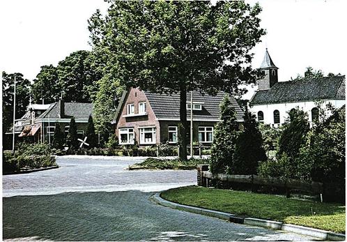 806127	Gasselte	Drenthe	Markeweg Dorpsstraat	Nette oude kaar, Verzamelen, Ansichtkaarten | Nederland, Ongelopen, Drenthe, Ophalen of Verzenden