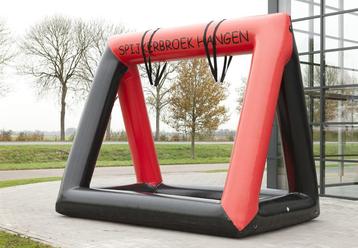 Spijkerbroek hangen beschikbaar voor biedingen