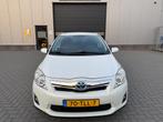 Toyota Auris 1.8 Full Hybrid Aspiration, Wit, Origineel Nederlands, Bedrijf, 26 km/l