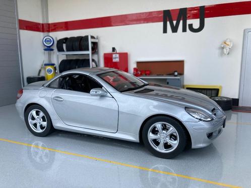 Mercedes Benz SLK 350 (R171) 1:18 Welly ZIlver MJ, Hobby en Vrije tijd, Modelauto's | 1:18, Zo goed als nieuw, Auto, Welly, Ophalen of Verzenden