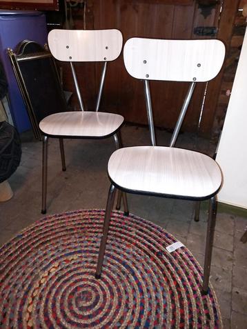 2 vintage formica stoeltjes beschikbaar voor biedingen