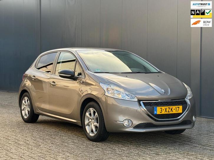 Peugeot 208 1.2 PureTech Navi Cruise Trekhaak + Fietsendrage, Auto's, Peugeot, Bedrijf, Te koop, ABS, Airbags, Airconditioning