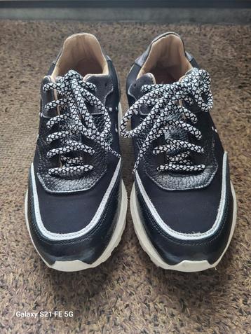 Zwarte leren DWRS sneakers beschikbaar voor biedingen