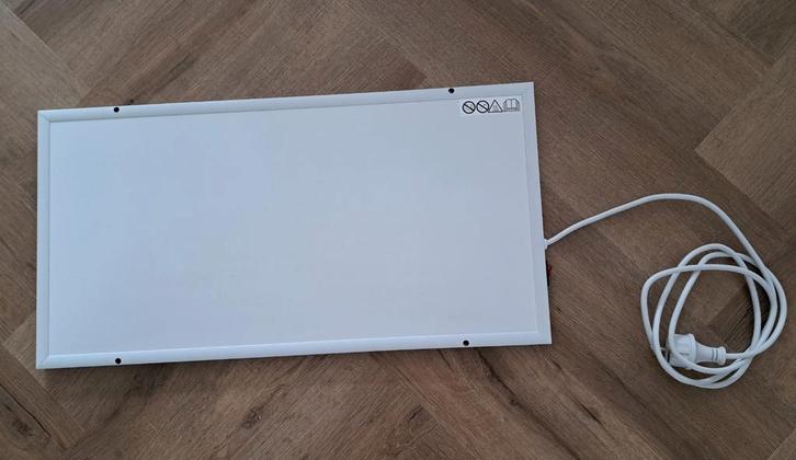 Infrarood bureauverwarming, Doe-het-zelf en Verbouw, Verwarming en Radiatoren, Zo goed als nieuw, Overige typen, 30 tot 80 cm