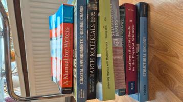 Boeken voor Aardwetenschappen  beschikbaar voor biedingen
