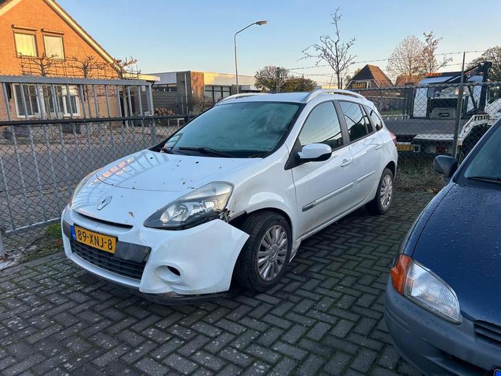 Renault Clio Estate 1.2 TCE Collection, Auto diversen, Schadeauto's, Renault, Handgeschakeld, Benzine, Stationwagon, Wit