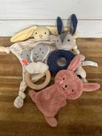 Konijn baby set, 2 knuffeldoekjes en 2 rammelaars, Ophalen of Verzenden, Gebruikt, Rammelaar