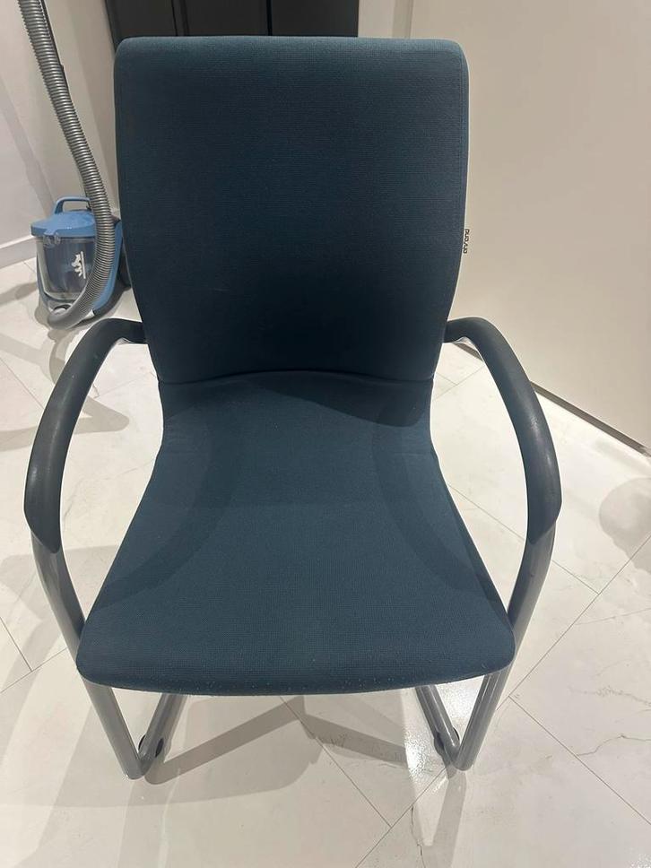 Blauwe bureaustoel Ahrend - Zo goed als nieuw, Huis en Inrichting, Stoelen, Zo goed als nieuw, Eén, Stof, Blauw, Ophalen