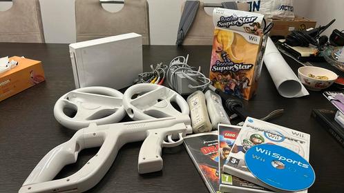 Nintendo Wii - 2 controllers, stuurtjes, mario kart spellen, Spelcomputers en Games, Spelcomputers | Nintendo Wii, Gebruikt, Met 2 controllers
