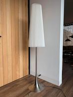 Space age vloerlamp met tulpenvoet, 1970s, Huis en Inrichting, Lampen | Vloerlampen, Ophalen of Verzenden, Zo goed als nieuw, Kunststof