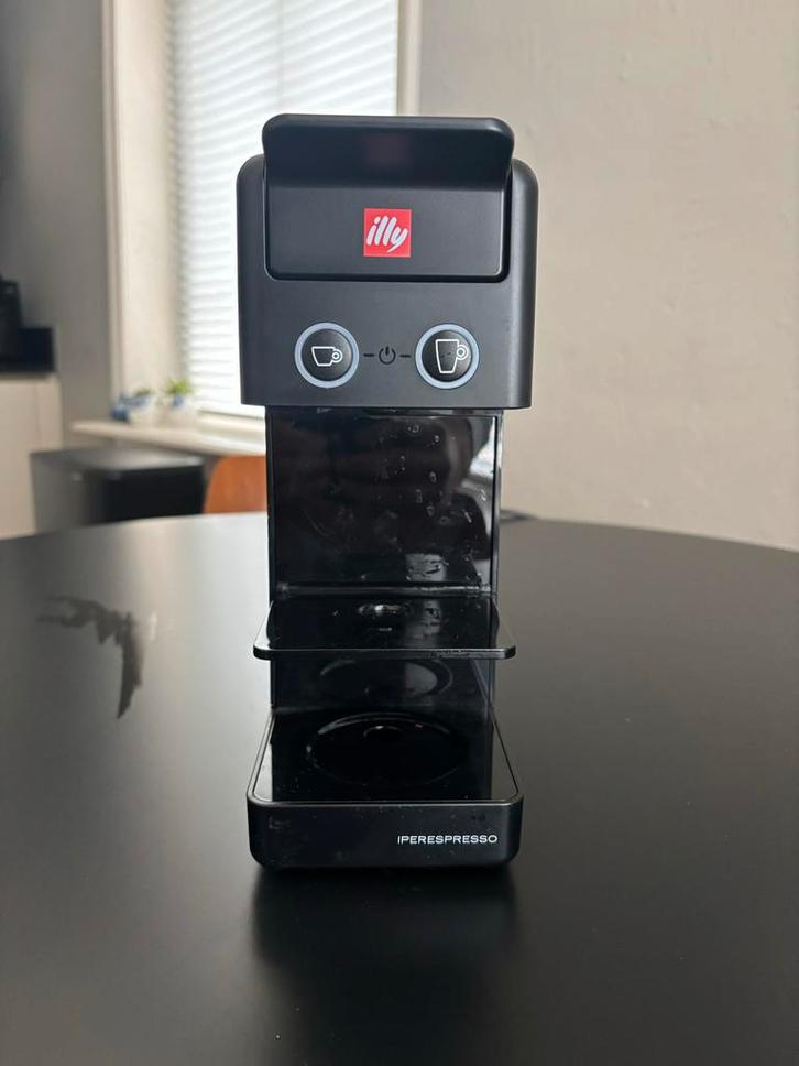 Illy Y3.3 ESPRESSO & COFFEE – IPERESPRESSO KOFFIEMACHINE, Witgoed en Apparatuur, Koffiezetapparaten, Zo goed als nieuw, Koffiepads en cups