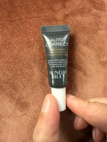 Sunday Riley autocorrect brightening depuffing eye cream beschikbaar voor biedingen