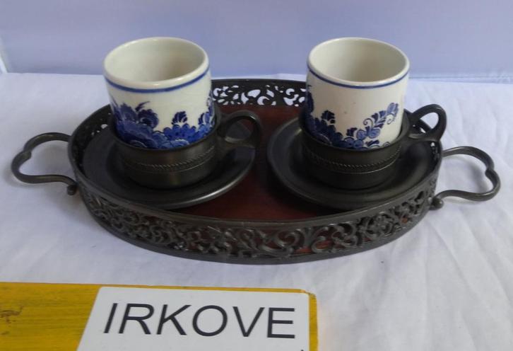 TINNEN BLAADJE MET KOPJES IN HOUDER * Delft Blauw! *, Antiek en Kunst, Antiek | Tin, Verzenden