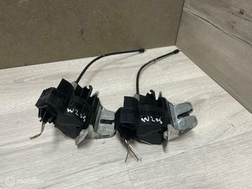 Slotmechaniek achterklep Mercedes C-klasse CL203 (01-8) beschikbaar voor biedingen