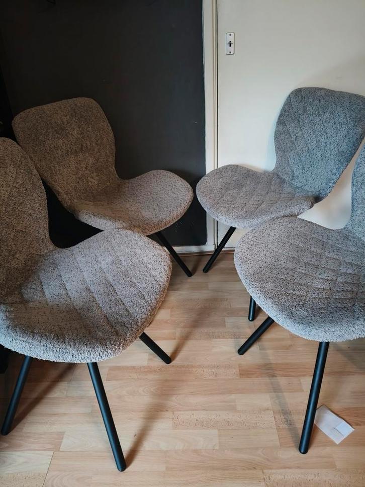 4x Lucca Eetkamerstoelen Kwantum - Stijlvol en Comfortabel, Huis en Inrichting, Stoelen, Zo goed als nieuw, Vier, Metaal, Stof