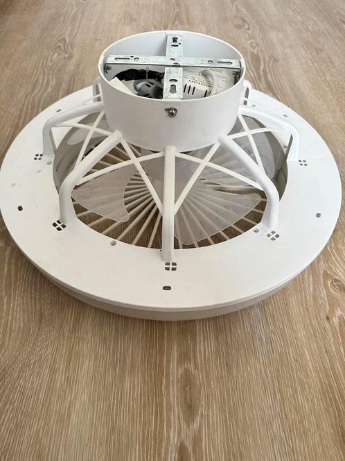 Plafondlamp + ventilator + afstandsbediening ideaal in zomer, Huis en Inrichting, Lampen | Plafondlampen, Zo goed als nieuw, Ophalen