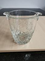 Ijsbeker van zwaar bewerkt glas, Antiek en Kunst, Antiek | Glas en Kristal, Ophalen of Verzenden