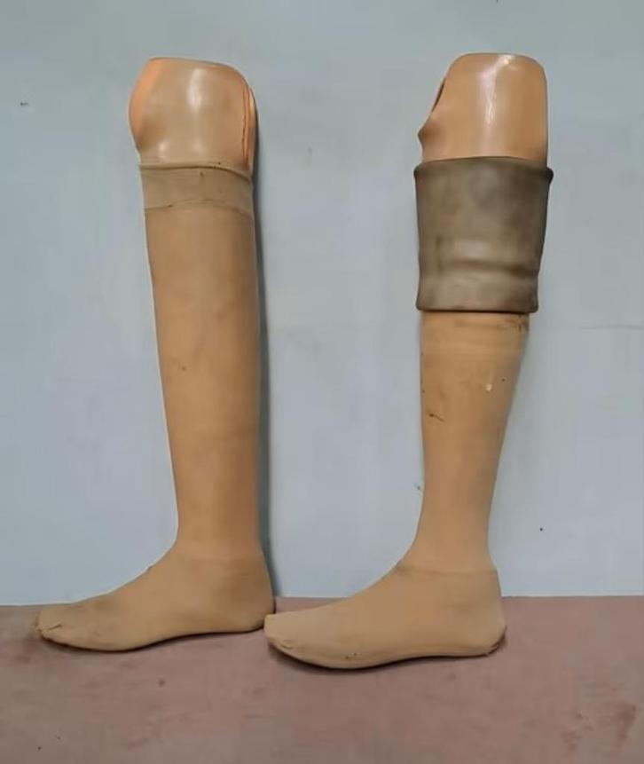 2 x linker onderbeenprothese met voet, Diversen, Verpleegmiddelen, Gebruikt, Ophalen of Verzenden