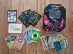 Groot Pokemon bewaarblik gevuld met 30 kaarten (3 glimmend), Ophalen of Verzenden, Zo goed als nieuw, Meerdere kaarten, Foil