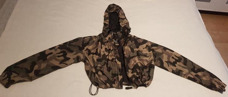 Bershka cropped leger jack army jas groen maat s jassen, Kleding | Dames, Jasjes, Kostuums en Pakken, Zo goed als nieuw, Jasje