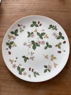 Wedgwood bord wild strawberry, Antiek en Kunst, Antiek | Servies los, Ophalen
