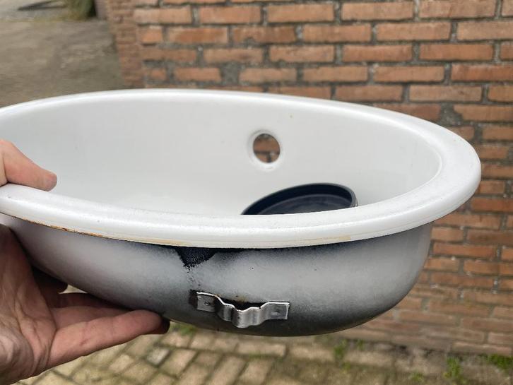 wandwasbak van geëmailleerd staal met montage materiaal, Doe-het-zelf en Verbouw, Sanitair, Zo goed als nieuw, Wastafel, Ophalen