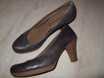 nieuwe, grijze, lederen pumps van Tamaris mt 40, Kleding | Dames, Schoenen, Tamaris, Pumps, Nieuw, Ophalen of Verzenden