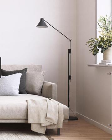 Elegante staande zwarte lamp (vloerlamp) van Kave Home  beschikbaar voor biedingen