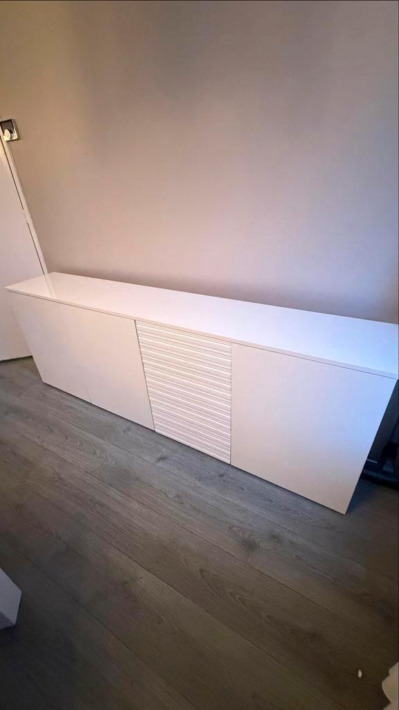 Hoogglans witte dressoir, Huis en Inrichting, Kasten | Dressoirs, Zo goed als nieuw, 150 tot 200 cm, 25 tot 50 cm, Met lade(s)