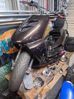 Sr50 frame met 2 kappensets, Fietsen en Brommers, Scooters | Aprilia, Ophalen of Verzenden
