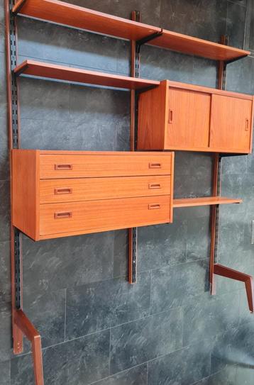 Prachtige retro vintage wandsysteem kast  beschikbaar voor biedingen