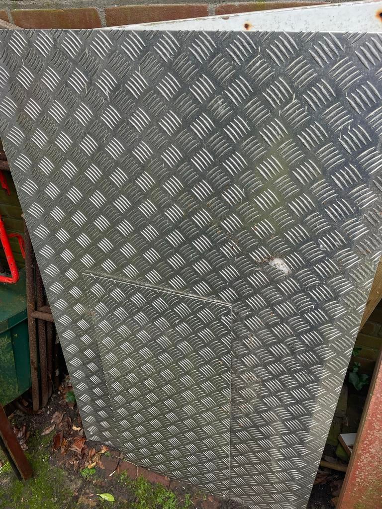 2x tranen plaat met antislip aluminium, Doe-het-zelf en Verbouw, Platen en Panelen, Ophalen of Verzenden, Gebruikt, Betonplex