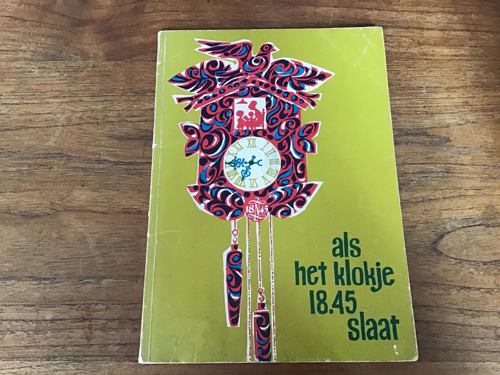 Als het klokje 18.45 slaat - Hoekstra, Boeken, Ophalen of Verzenden, Gelezen, Fictie algemeen