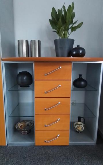 Beuken dressoir/ laden- / vitrinekast beschikbaar voor biedingen