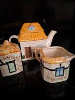 Theepot melkkannetje en suikerpotje. €12,50, Antiek en Kunst, Antiek | Keramiek en Aardewerk, Ophalen