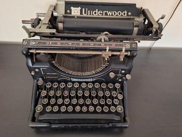 Underwood, antieke typemachine beschikbaar voor biedingen