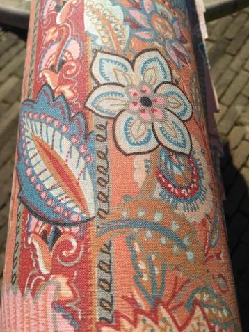 Tafeltextiel Textielbehang paisley bloem. Breedte 2 mtr beschikbaar voor biedingen