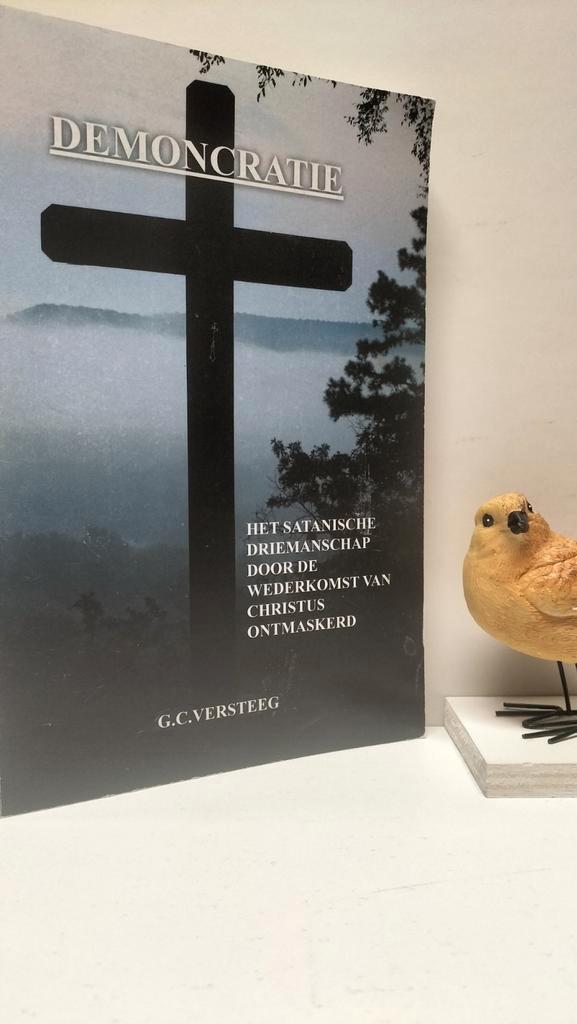 Versteeg, G.C.; Demoncratie, Boeken, Godsdienst en Theologie, Gelezen, Christendom | Protestants, Ophalen of Verzenden