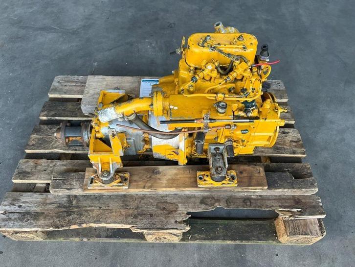 Kubota 2 cilinder 9 PK Marine Motor met ZF Keerkoppeling, Zakelijke goederen, Machines en Bouw | Onderdelen, Ophalen of Verzenden