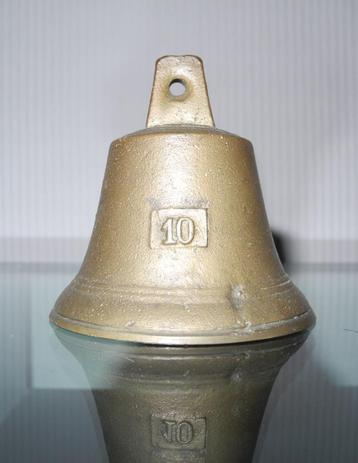 Antieke bronzen bel klok met originele klepel. Genummerd 10. beschikbaar voor biedingen