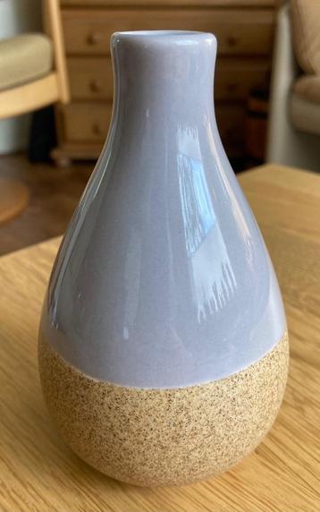 Grijs-bruin vaasje (13 cm) beschikbaar voor biedingen