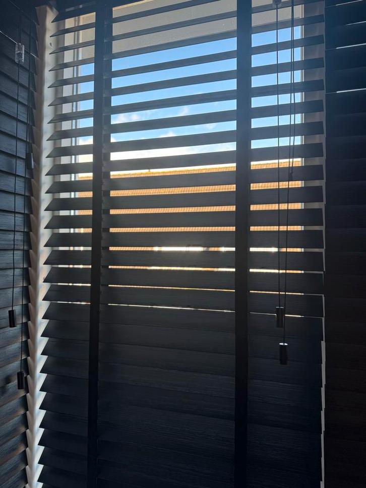 Zwarte Bamboe Jaloezieën - Houtlook, Huis en Inrichting, Stoffering | Gordijnen en Lamellen, Zo goed als nieuw, 100 tot 150 cm