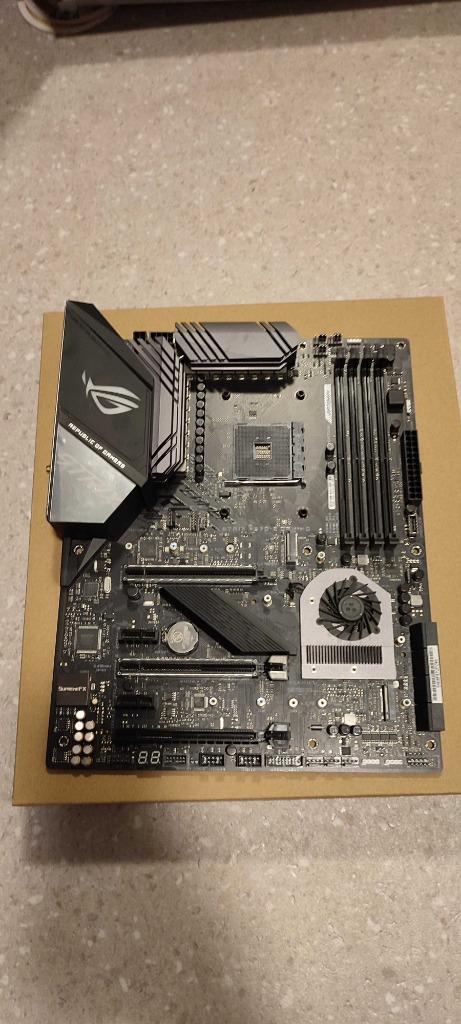 ASUS ROG Strix X570-E Gaming Moederbord, Computers en Software, Moederborden, Gebruikt, AMD, DDR4, Ophalen