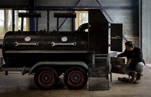 te huur custom BBQ-smoker, Tuin en Terras, Houtskoolbarbecues, Gebruikt, Met accessoires, Ophalen