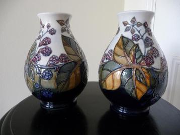 Moorcroft vazen - 2 stuks beschikbaar voor biedingen