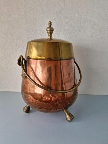 Doofpot in rood en geel koper. beschikbaar voor biedingen