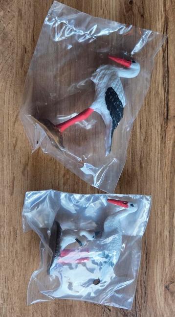 Twee Ooievaars Figuren - Nieuw in Verpakking beschikbaar voor biedingen